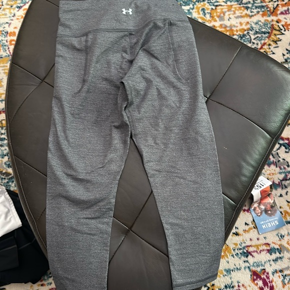 Under armor capris size small gray. - Picture 1 of 1